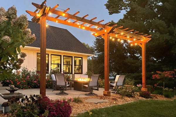 wood-arbor-