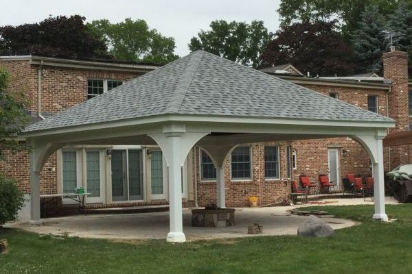 Vinyl-Grand-Estate-backyard